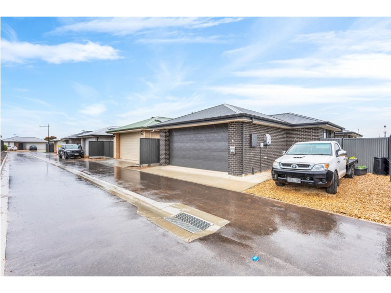 2 Celeste Lane, Moana SA 5169