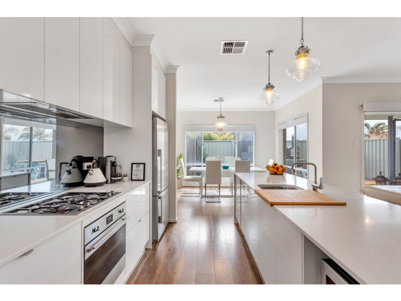 35 Sunrise Drive, Woodcroft SA 5162