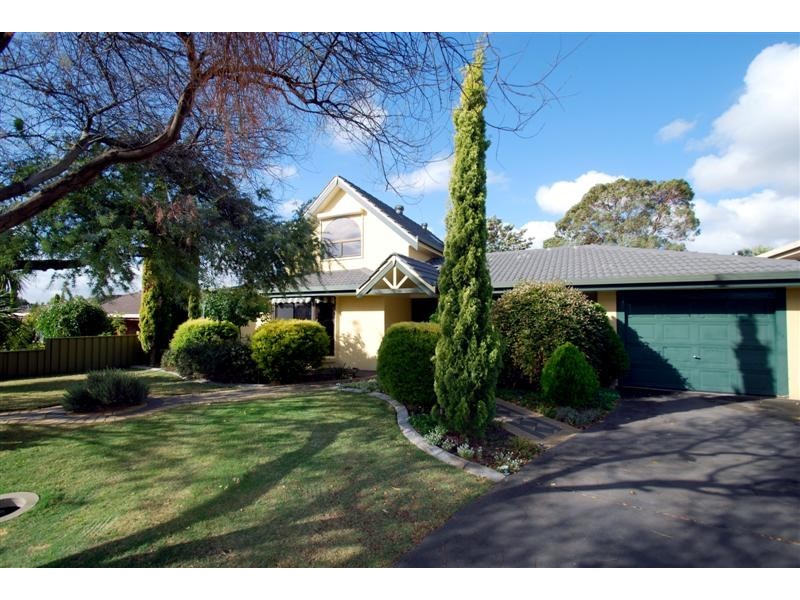 6 Hendrix Cres, Woodcroft SA 5162