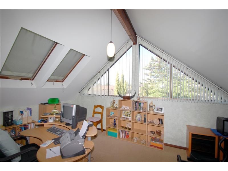 6 Hendrix Cres, Woodcroft SA 5162