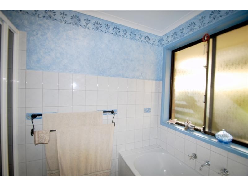 6 Hendrix Cres, Woodcroft SA 5162