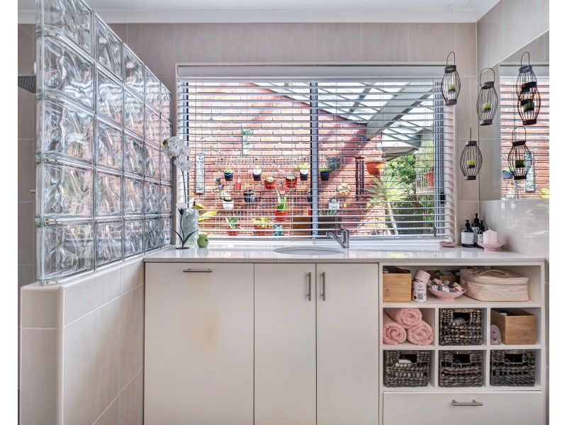 4 Windsor Court, Morphett Vale SA 5162