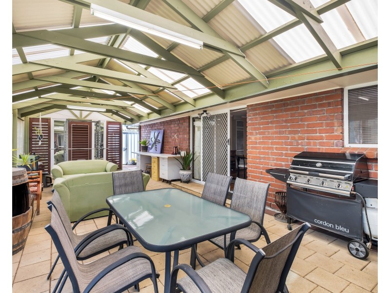 4 Windsor Court, Morphett Vale SA 5162