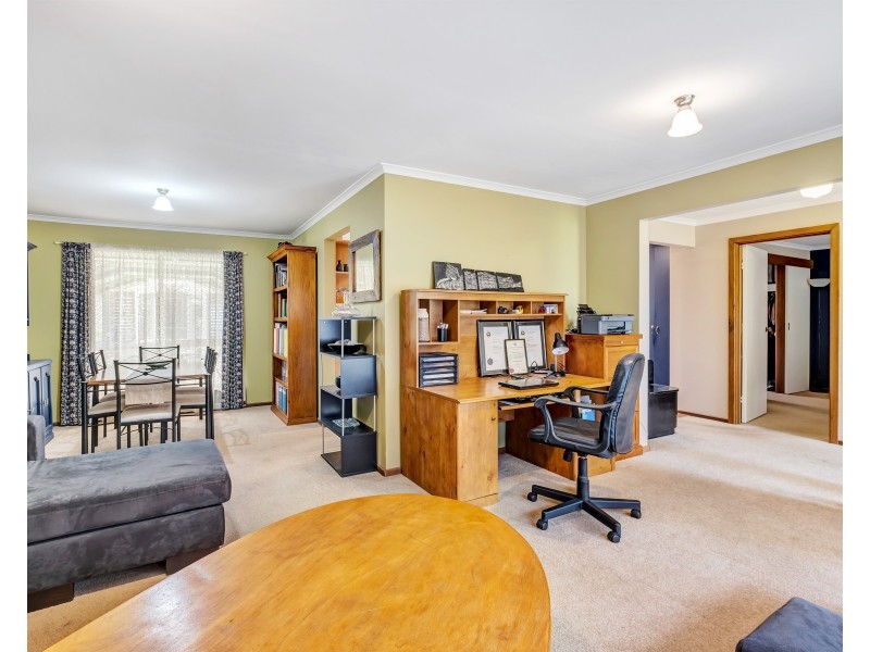 4 Windsor Court, Morphett Vale SA 5162