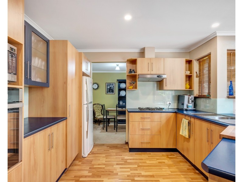 4 Windsor Court, Morphett Vale SA 5162