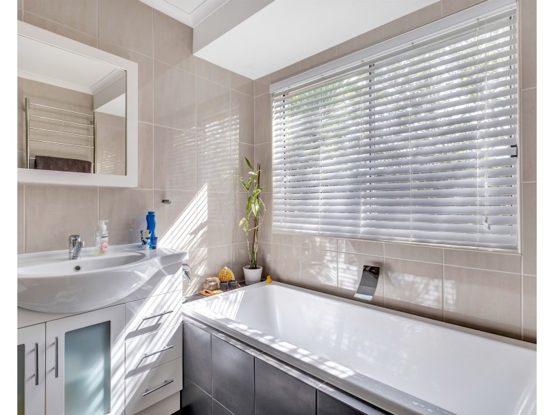 4 Windsor Court, Morphett Vale SA 5162