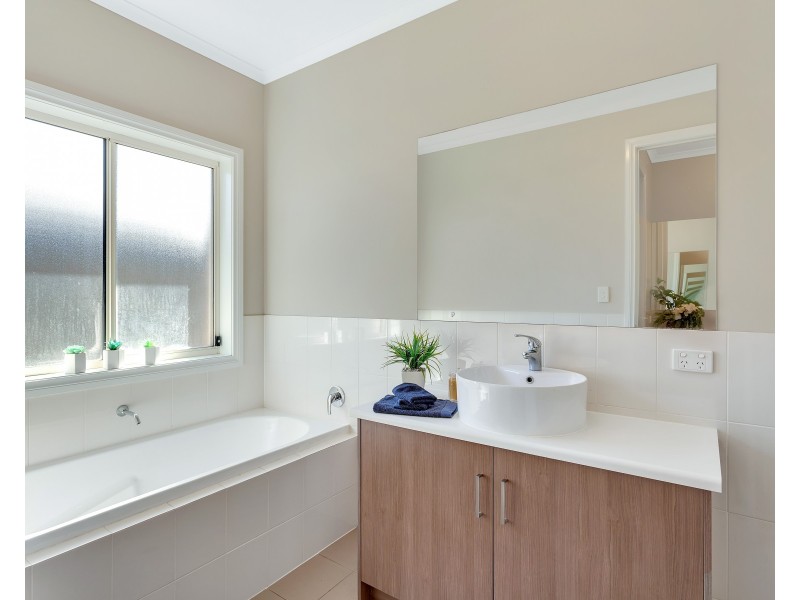 19 Lacebark Court, Flagstaff Hill SA 5159