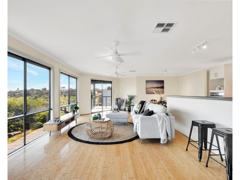 4 Rogana Crescent, Hallett Cove SA 5158