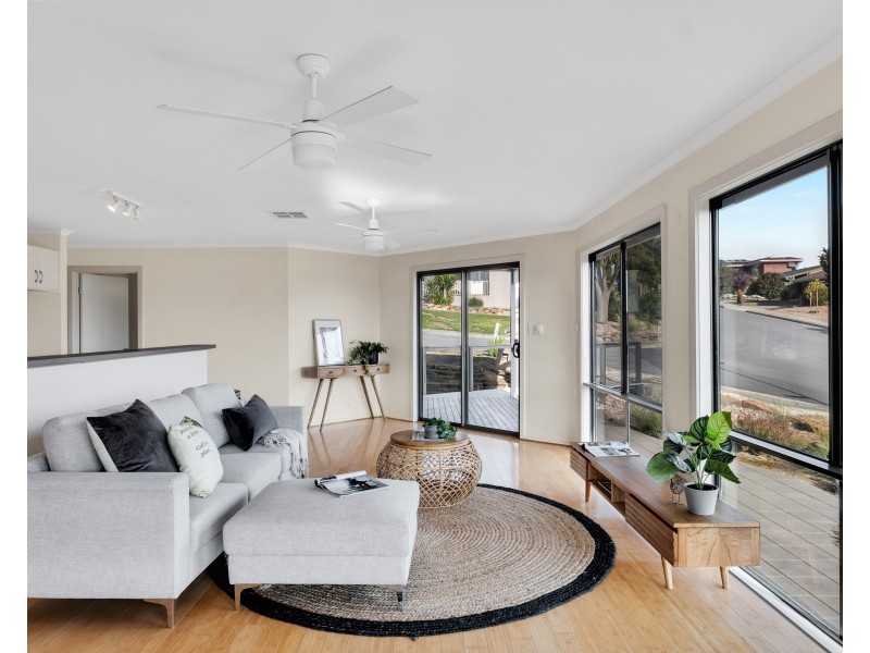4 Rogana Crescent, Hallett Cove SA 5158