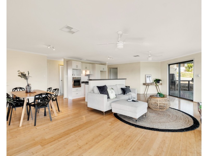 4 Rogana Crescent, Hallett Cove SA 5158