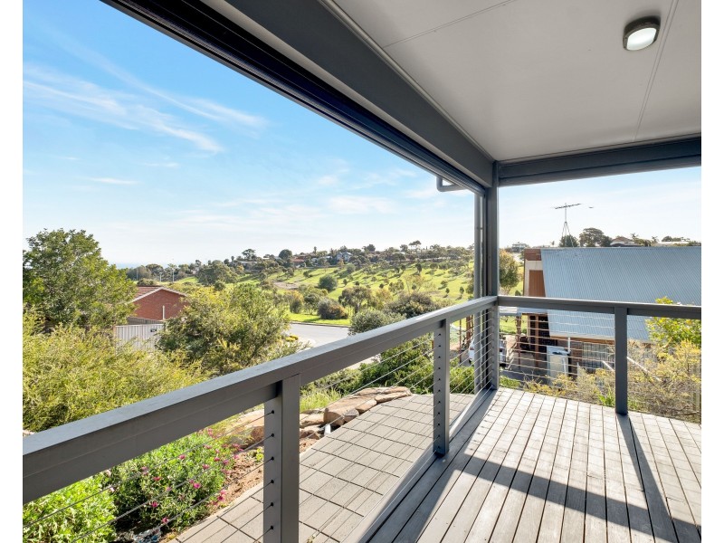 4 Rogana Crescent, Hallett Cove SA 5158