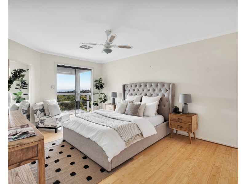 4 Rogana Crescent, Hallett Cove SA 5158