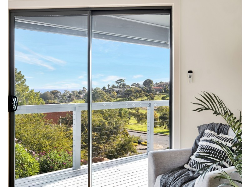 4 Rogana Crescent, Hallett Cove SA 5158