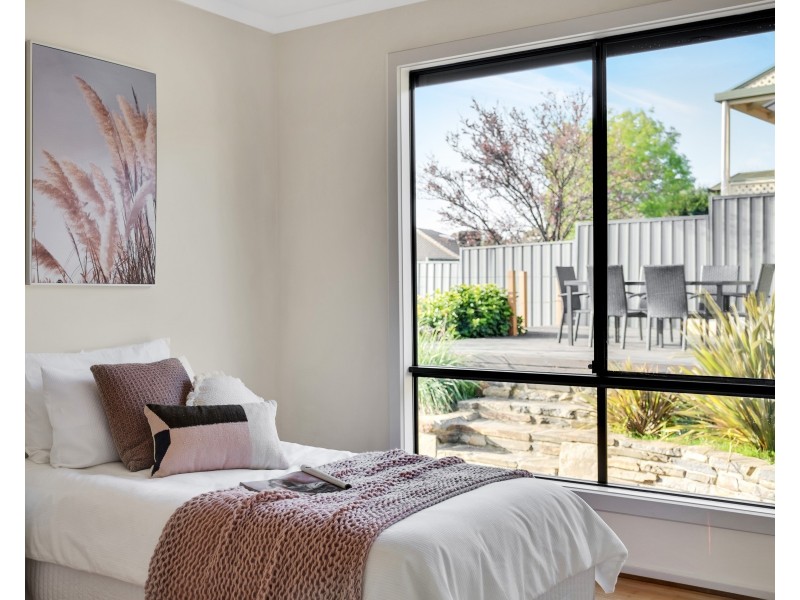 4 Rogana Crescent, Hallett Cove SA 5158