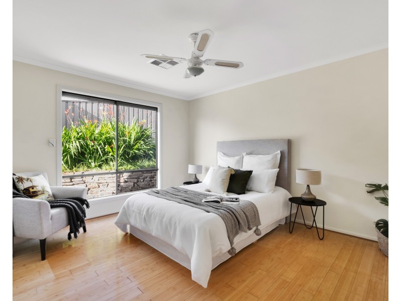 4 Rogana Crescent, Hallett Cove SA 5158