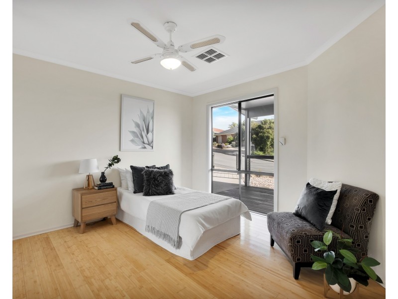 4 Rogana Crescent, Hallett Cove SA 5158