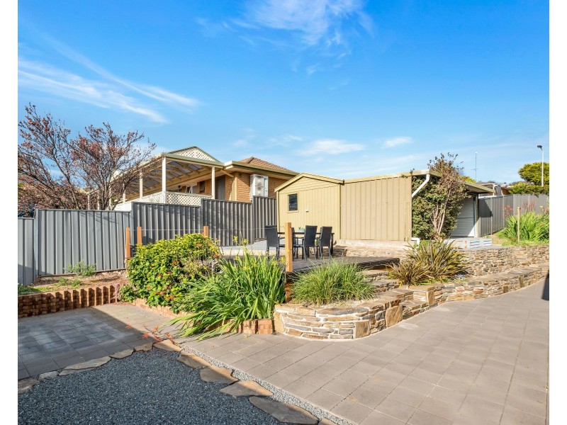 4 Rogana Crescent, Hallett Cove SA 5158