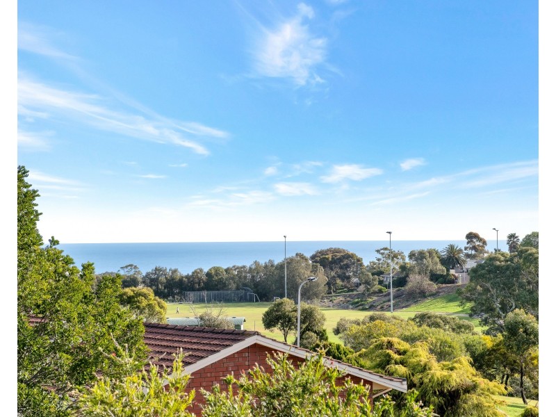 4 Rogana Crescent, Hallett Cove SA 5158