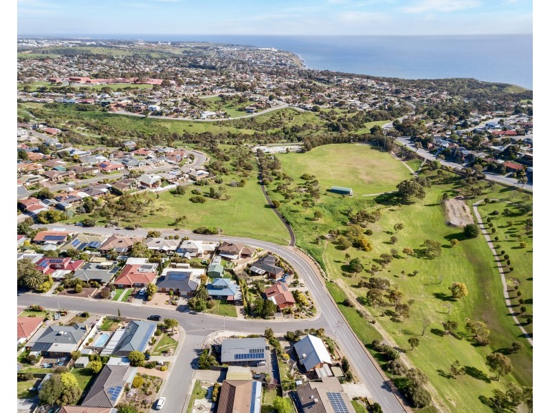 4 Rogana Crescent, Hallett Cove SA 5158