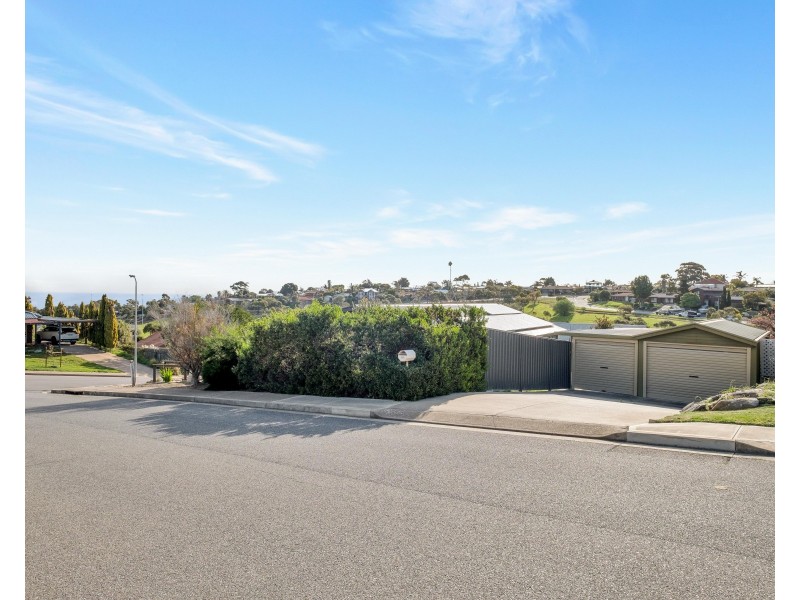 4 Rogana Crescent, Hallett Cove SA 5158