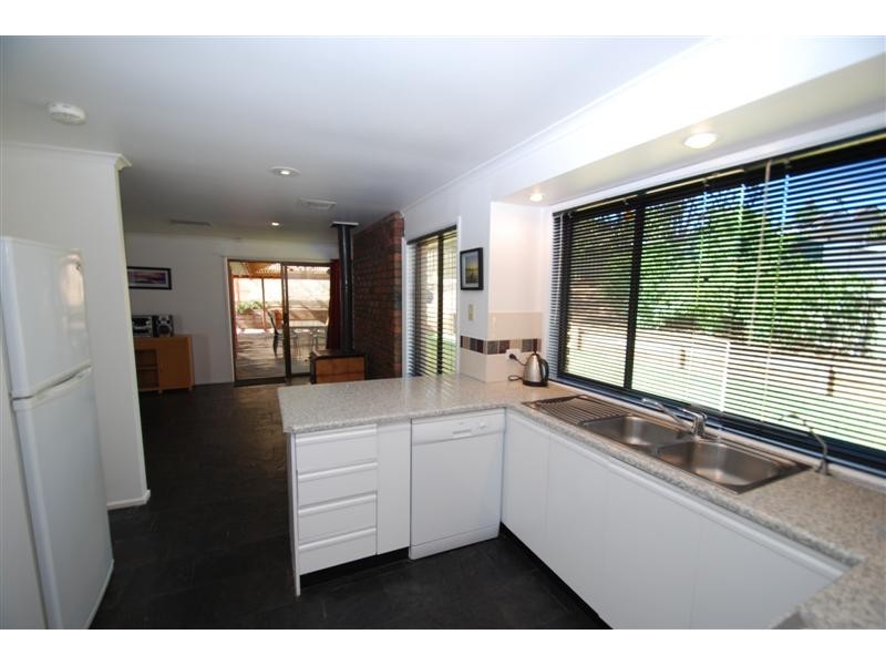 30 Glenloth Dr, Happy Valley SA 5159