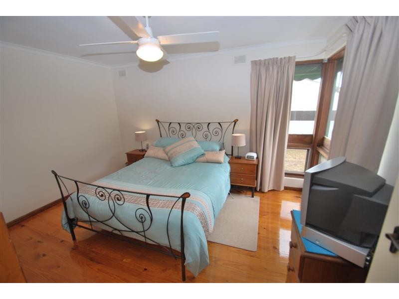 8 Mandalay Drive, Happy Valley SA 5159