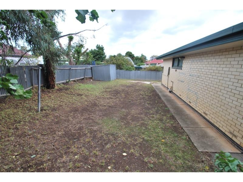 8 Mandalay Drive, Happy Valley SA 5159