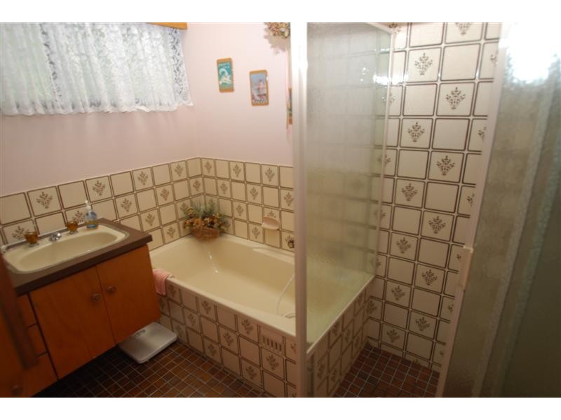 5 Adcock Ct, Happy Valley SA 5159