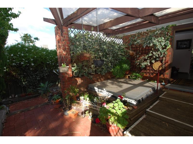 5 Adcock Ct, Happy Valley SA 5159