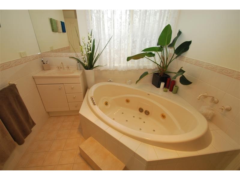 5 Benacre Cl, Happy Valley SA 5159