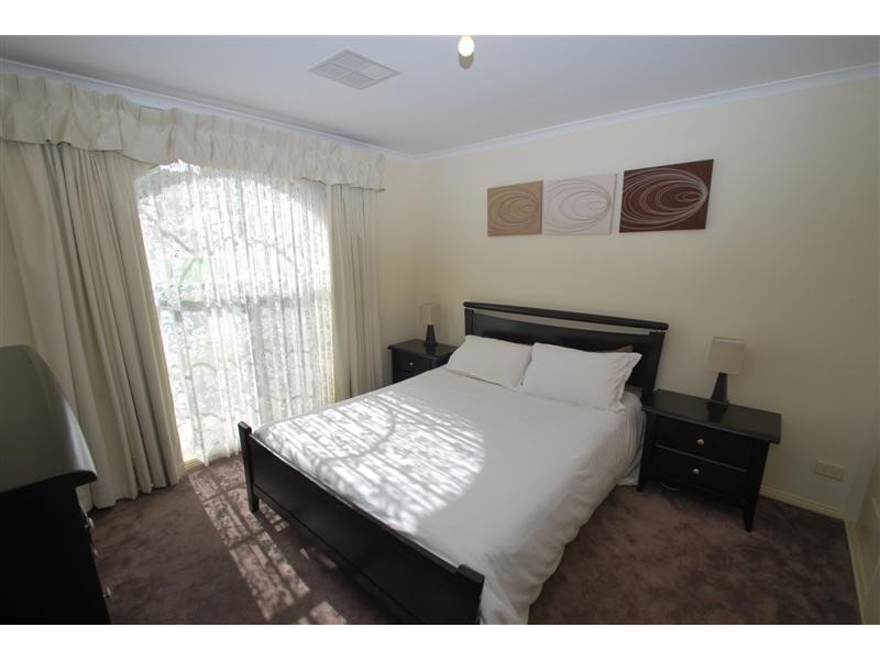 5 Benacre Cl, Happy Valley SA 5159