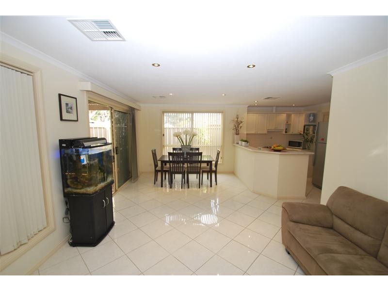 5 Benacre Cl, Happy Valley SA 5159