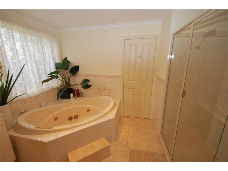 5 Benacre Cl, Happy Valley SA 5159