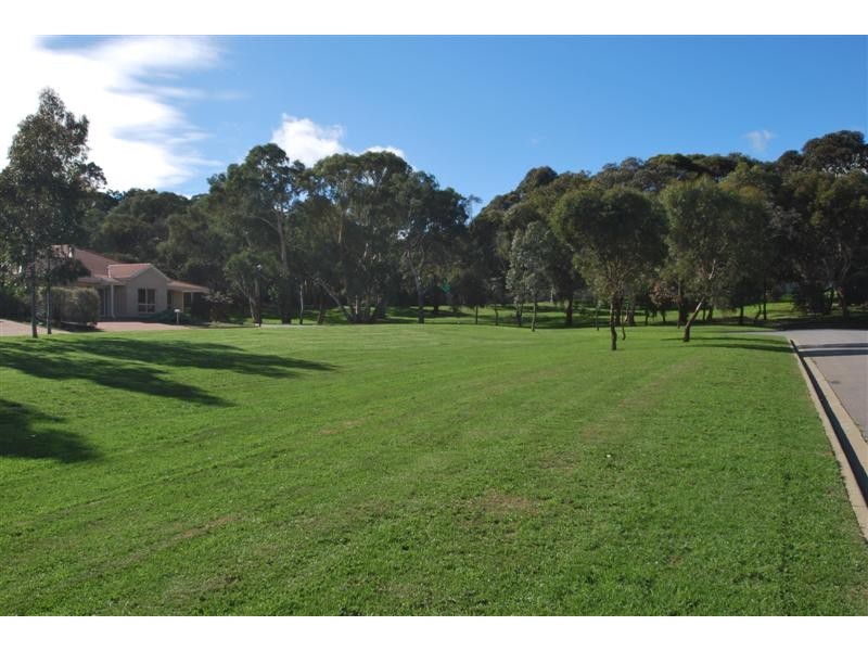 5 Benacre Cl, Happy Valley SA 5159