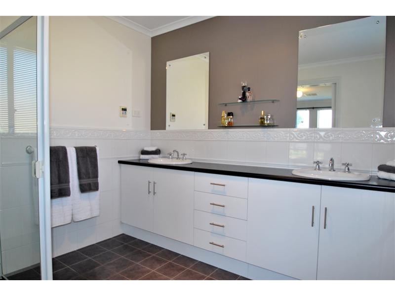 7 Holdfast Drive, Sheidow Park SA 5158