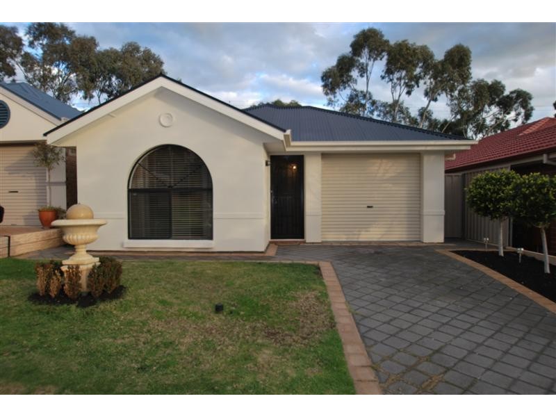 4 Benacre Cl, Happy Valley SA 5159