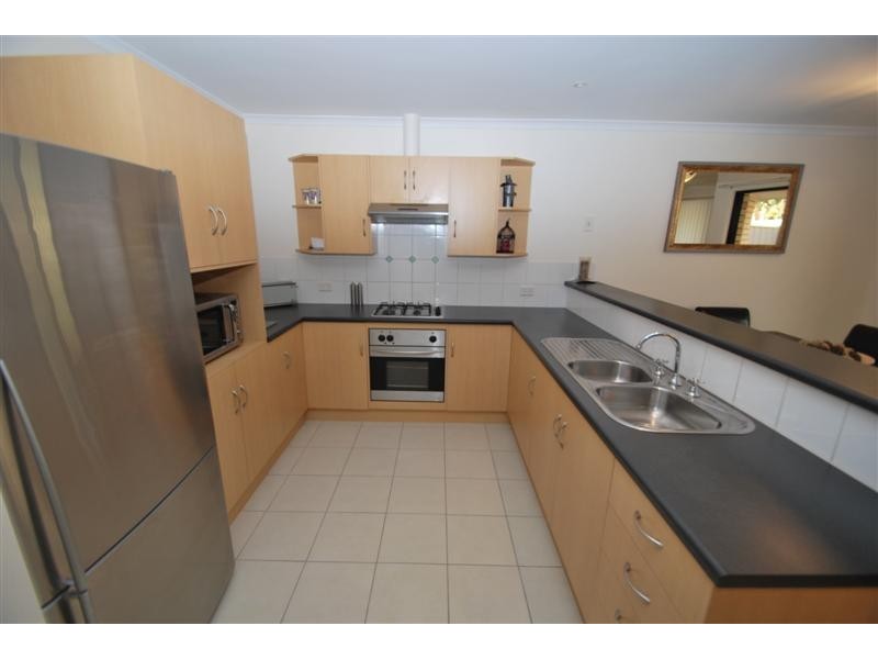 4 Benacre Cl, Happy Valley SA 5159