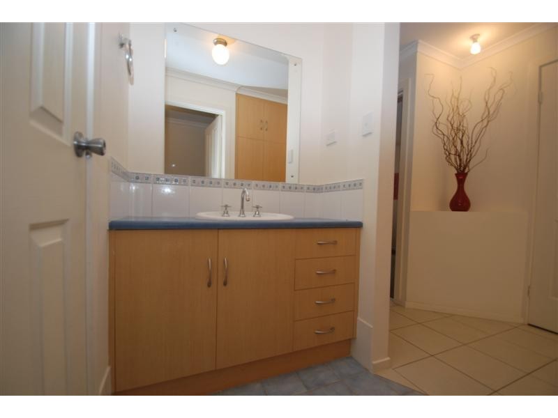 4 Benacre Cl, Happy Valley SA 5159