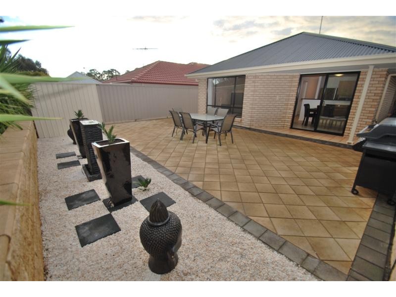4 Benacre Cl, Happy Valley SA 5159