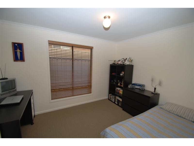 4 Benacre Cl, Happy Valley SA 5159