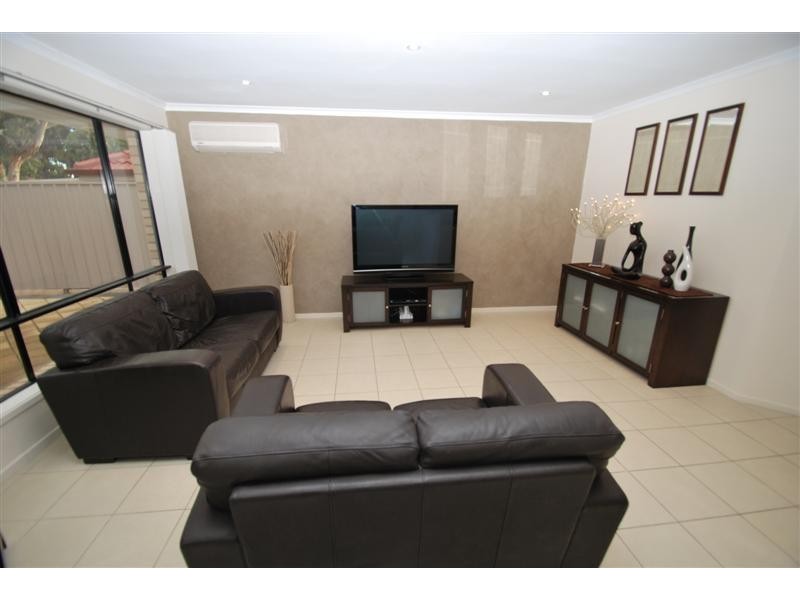 4 Benacre Cl, Happy Valley SA 5159
