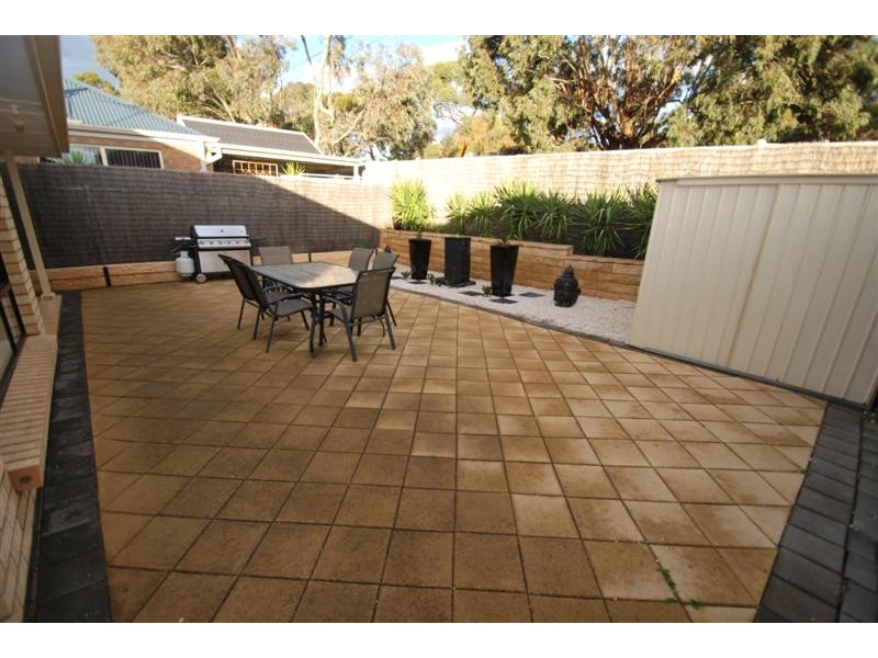 4 Benacre Cl, Happy Valley SA 5159