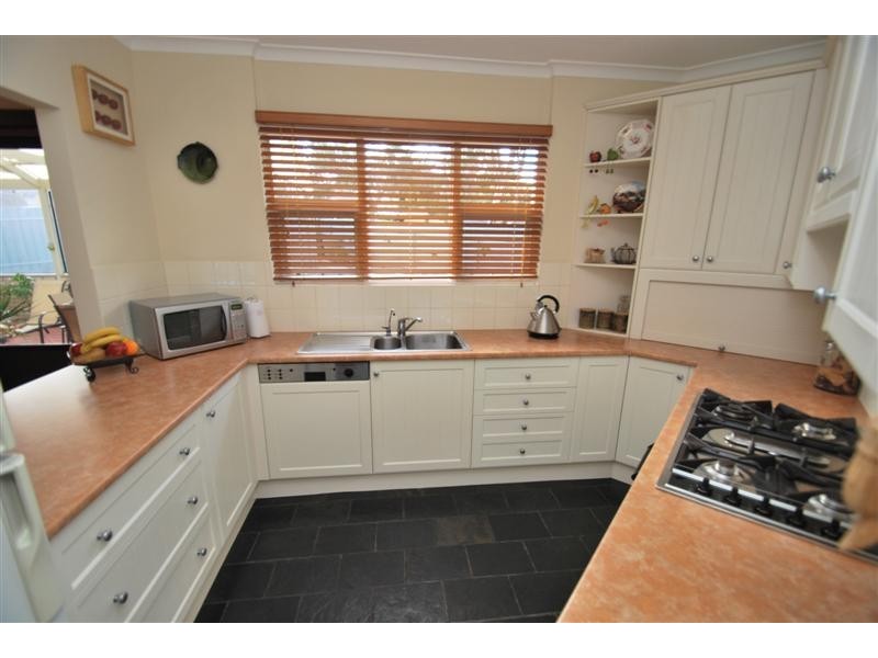 16 Old Honeypot Rd, Port Noarlunga SA 5167
