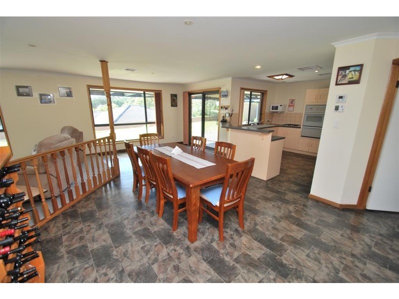 27 Richmond Gr, Onkaparinga Hills SA 5163