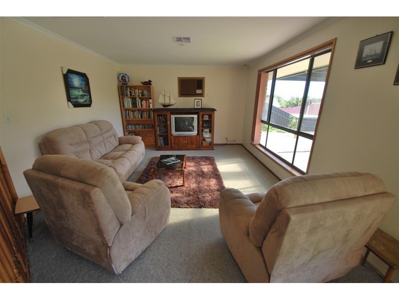 27 Richmond Gr, Onkaparinga Hills SA 5163