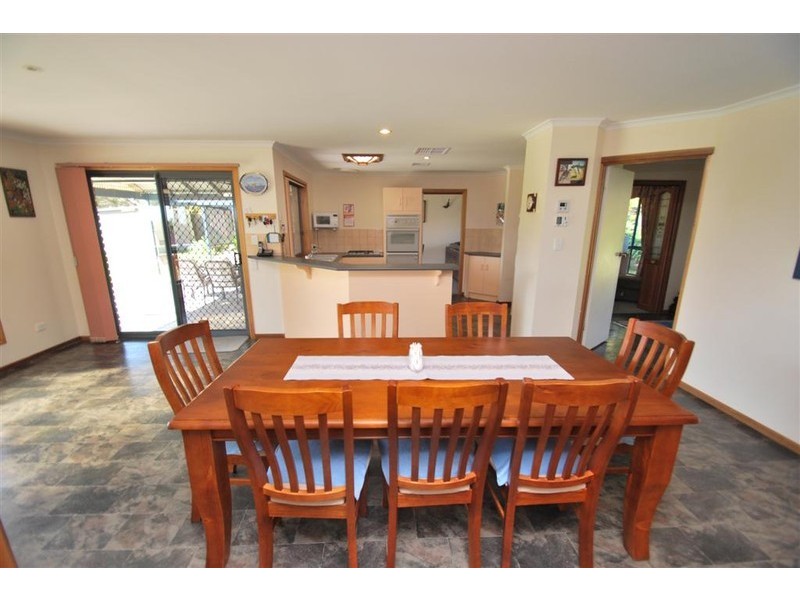 27 Richmond Gr, Onkaparinga Hills SA 5163