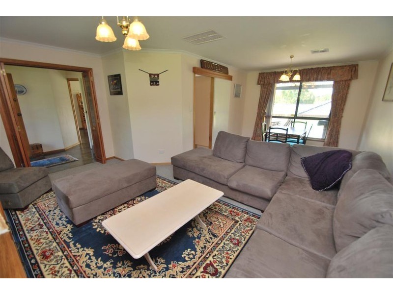 27 Richmond Gr, Onkaparinga Hills SA 5163