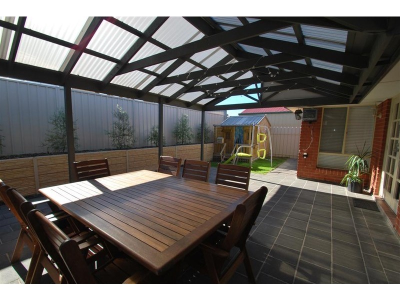 21 Verdant Pde, Woodcroft SA 5162