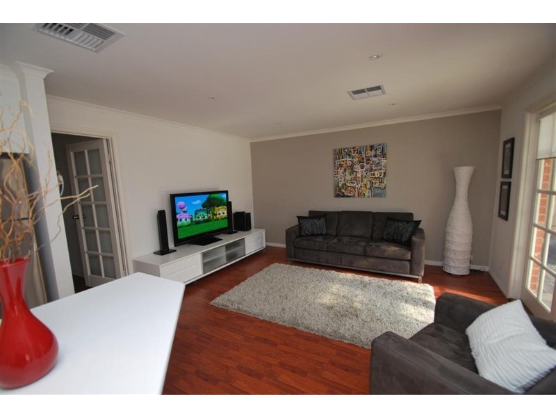 21 Verdant Pde, Woodcroft SA 5162