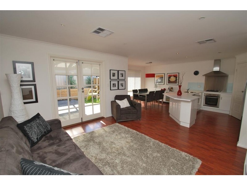 21 Verdant Pde, Woodcroft SA 5162